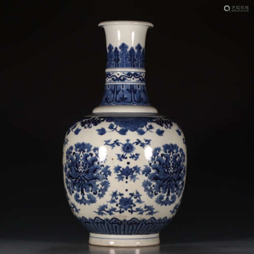 A Chinese Blue and White Flowers Porcelain  Bottle