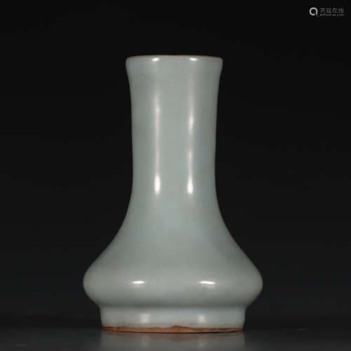 A Chinese Royal Kiln Porcelain Bottle