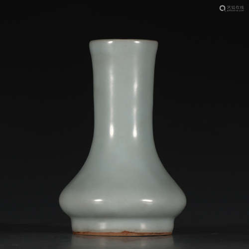 A Chinese Royal Kiln Porcelain Bottle