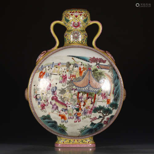 A Chinese Famile Rose Porcelain Bottle