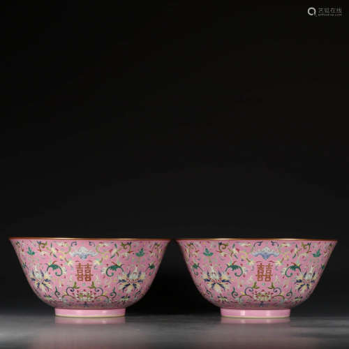A Chinese Famile Rose Porcelain Bottle