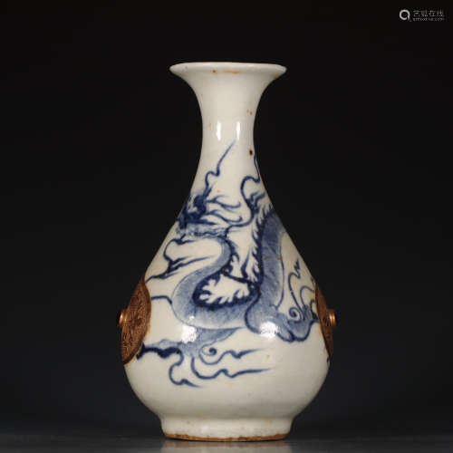 A Chinese Blue and White Dragon Pattern Porcelain Bottle