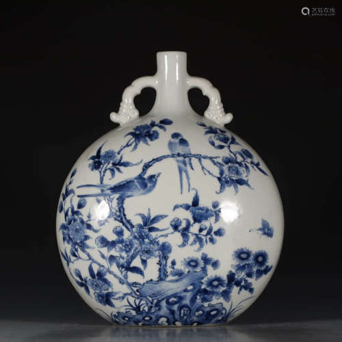 A Chinese Blue and White Flower&Birds Pattern Porcelain Bottle