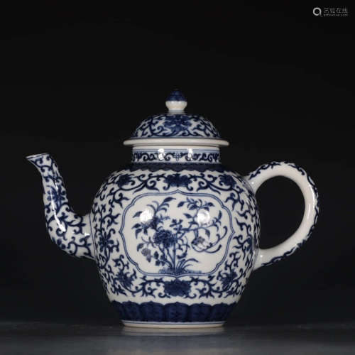 A Chinese Blue and White Floral Porcelain Tea Pot