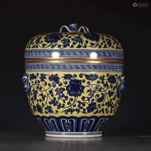 A Chinese Blue and White Lotus Porcelain Pot