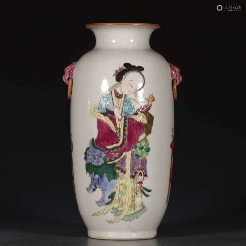 A Chinese Multicolored Porcelain Bottle