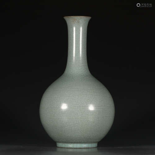 A Chinese Ru Kiln Porcelain Bottle