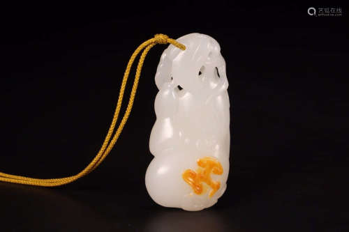A Chinese Hetian Jade Gourd Ornament
