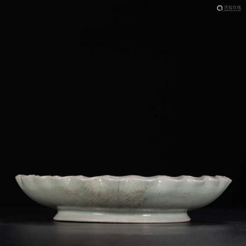 A Chinese Ru Kiln Porcelain Flower Disk