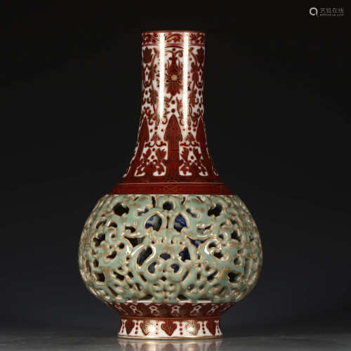 A Chinese Sand Red Tracing Gild Hollow Glazed Porcelain Bottle