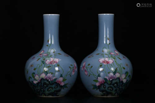 A Chinese Glazed Enamel Porcelain Bottle