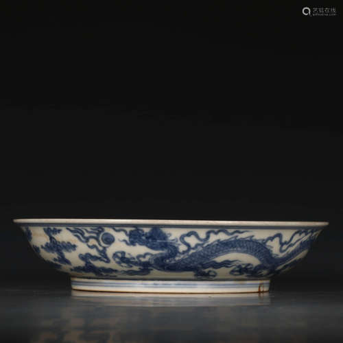 A Chinese Blue and White Dragon Pattern Porcelain Plate