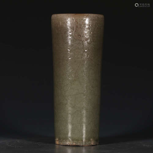 A Chinese Long Quan Kiln Porcelain Brush Pot