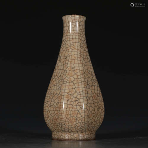 A Chinese Ge Kiln Porcelain Bottle