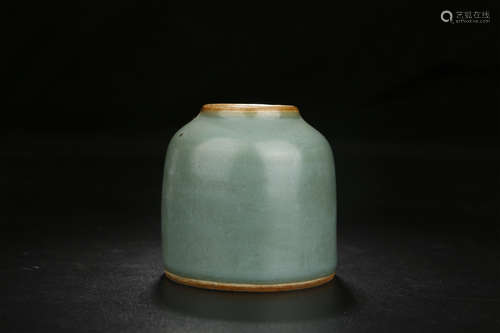 A CHINESE GLAZED PORCELAIN WASTER POT