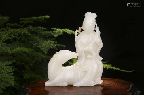 A CHINESE CARVED HETIAN JADE ORNAMENT