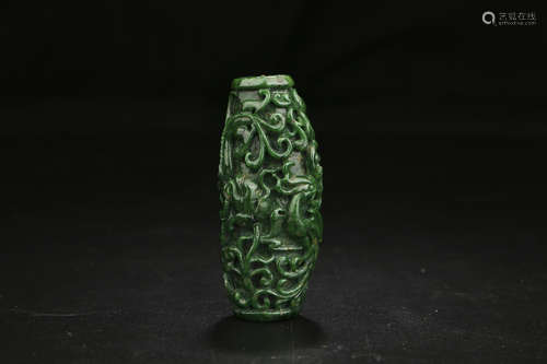 A CHINESE JADEITE ORNAMENT