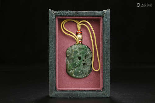 A CHINESE CARVED JADEITE PENDANT