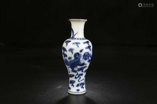 A CHINESE BLUE AND WHITE PORCELAIN GUANYIN VASE