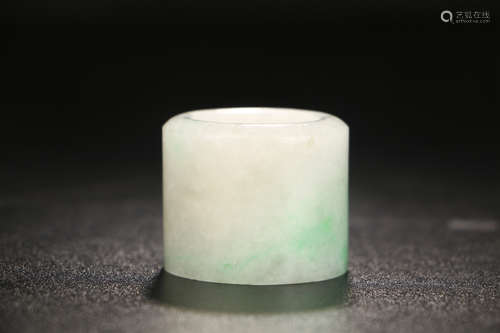 A CHINESE JADEITE THUMB RING