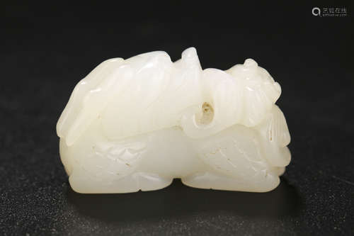 A CHINESE CARVED KYLIN HETIAN JADE PENDANT