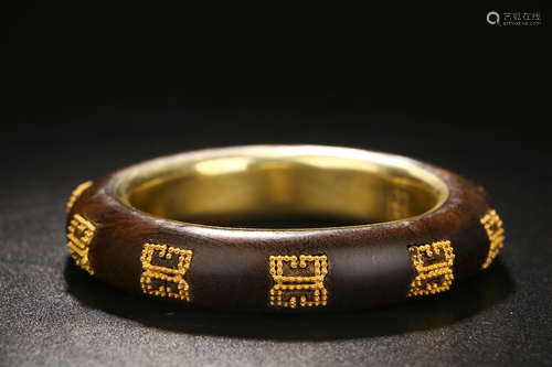 A CHINESE EAGLEWOOD GILT SILVER BEADS INLAID BRACELET