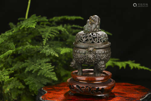 A CHINESE BEAST PATTERN HANDLE COPPER INCENSE BURNER