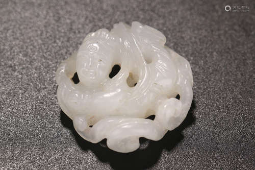 A CHINESE CARVED HETIAN JADE ORNAMENT