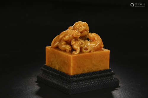 A CHINESE CARVED SHOUSHAN TIANHUANG STONE SEAL