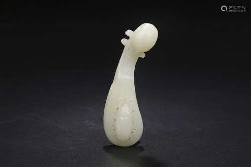 A CHINESE CARVED HETIAN JADE LUTE ORNAMENT