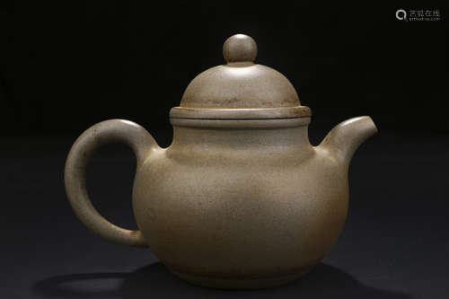 A CHINESE PURPLE SAND TEAPOT