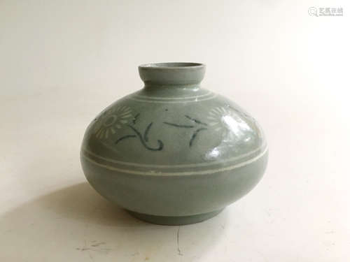 KOAREAN CELADON GLAZED VASE