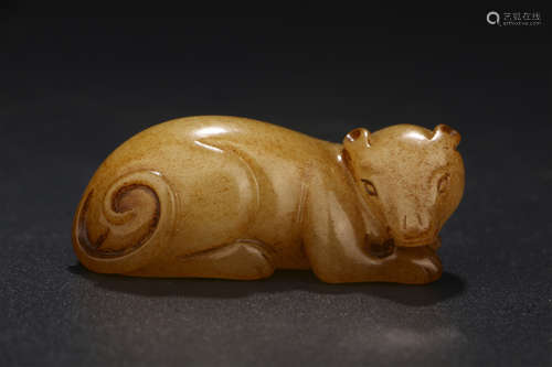 A CHINESE HETIAN JADE BEAST ORNAMENT