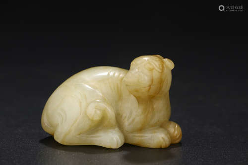 A CHINESE HETIAN JADE BEAST ORNAMENT