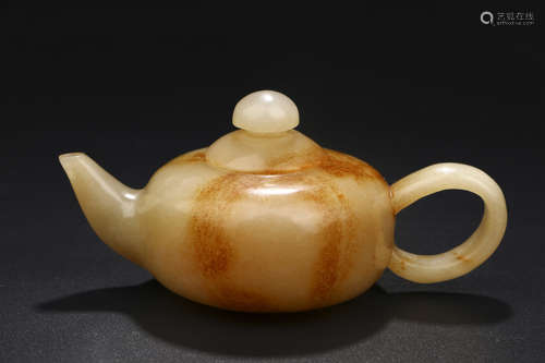 A CHINESE HETIAN JADE TEAPOT