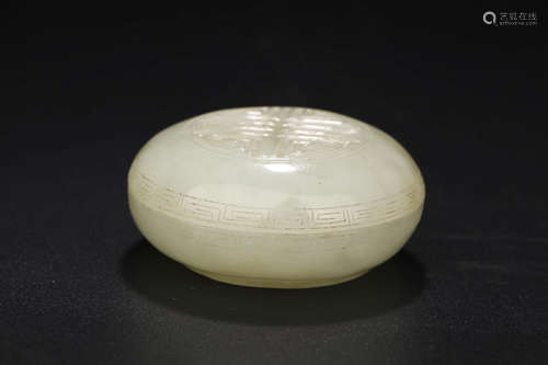 A CHINESE HETIAN JADE BOX WITH COVER