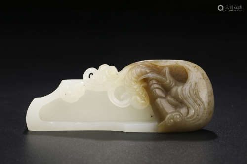 A CHINESE CARVED HETIAN JADE BRUSH WASHER