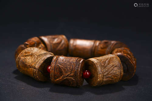 A CHINESE EAGLEWOOD BEADS HAND STRING