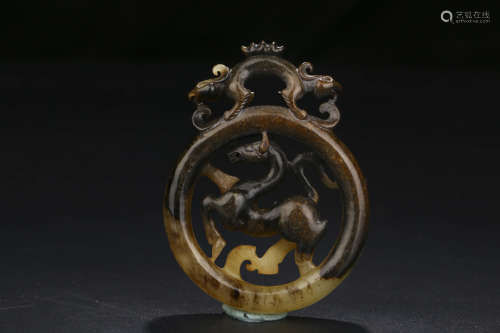 A CHINESE CARED JADE HORSE ORNAMENT