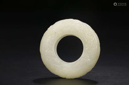 A CHINESE HETIAN JADE PENDANT