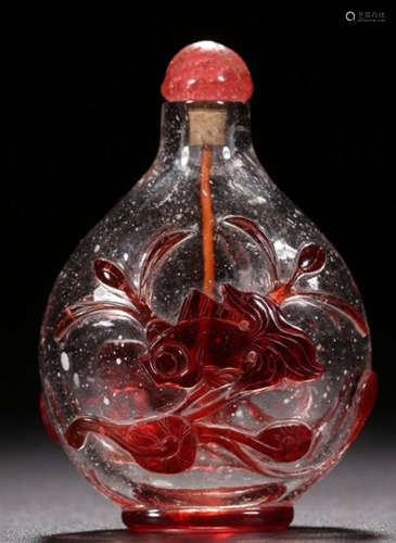 A GLASS SNUFF BOTTLE CARVED WITH LOTUS FLOWER