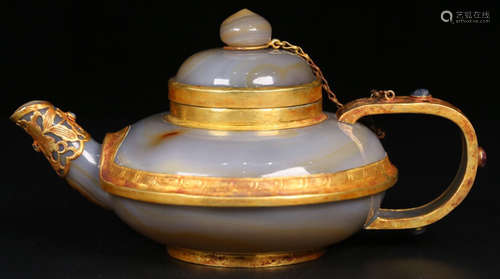 AN AGATE TEAPOT WITH GILT SILVER&GEM