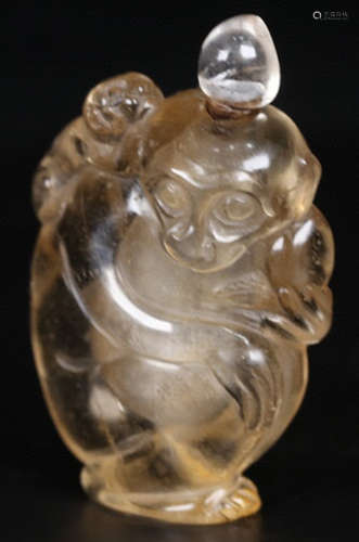 A CRYSTAL CARVED MONKEY SHAPE SNUFF BOTTLE