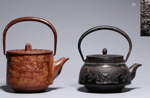 SET OF TOW IRON POT CARVED WITH PATTERN