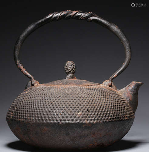 AN IRON POT CARVED WITH PATTERN