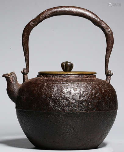 AN IRON POT CARVED WITH PATTERN