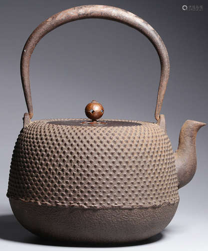 AN IRON POT WITH SILVER HANDLE