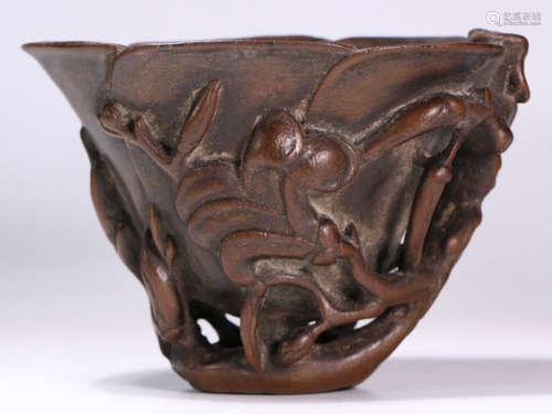 A CHENXIANG WOOD CARVED FLORAL PATTERN CUP