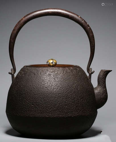 AN IRON POT WITH COPPER COVER