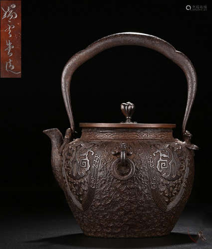 AN IRON POT WITH TAOTIE PATTERN